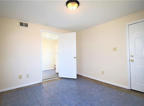 4th image of 6221 Wadsworth Dr