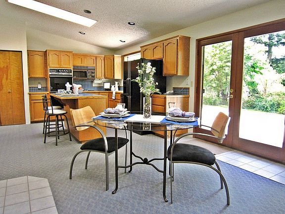 5th image of 4030 18th Ave NE