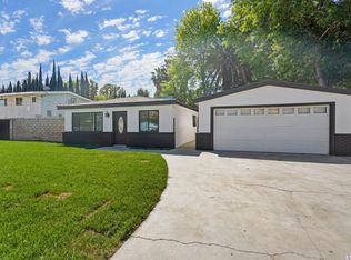 18922 Arminta St, Reseda, CA 91335