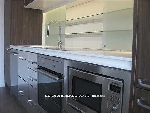 45 Charles St E #3912 — Photo 6