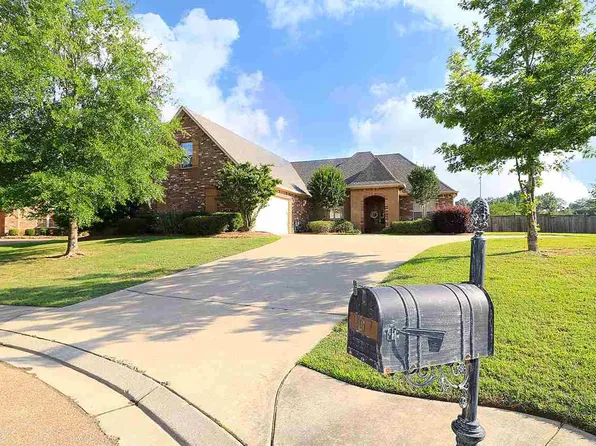 107 Perry Cv, Canton, MS 39046