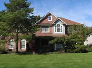 8766 Pointe Dr, Broadview Heights, OH 44147