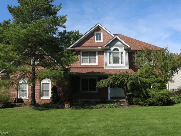 8766 Pointe Dr, Broadview Heights, OH 44147