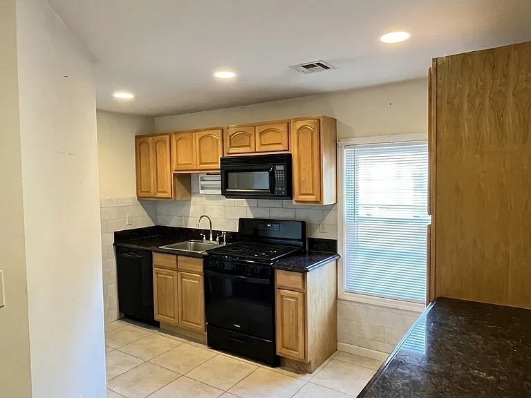 86 Pacific St #2A — Photo 6