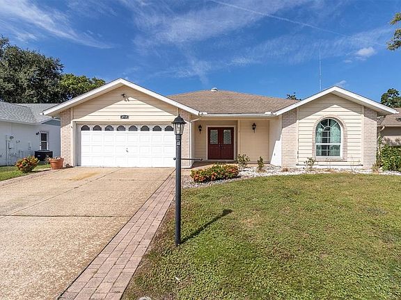 3rd image of 4719 Cavendish Dr