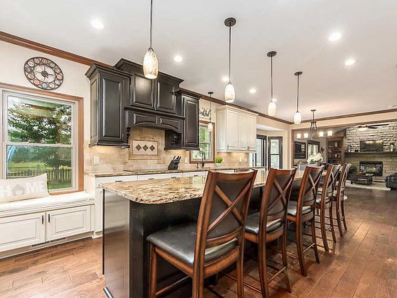 3rd image of 7444 Hawksbeard Dr