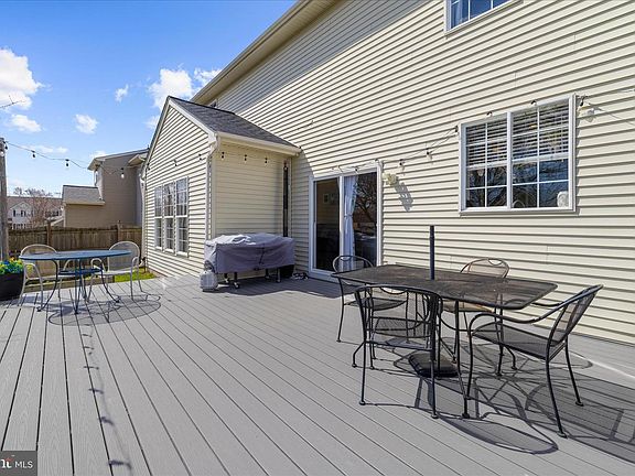 4th image of 108 Meadow Croft Dr