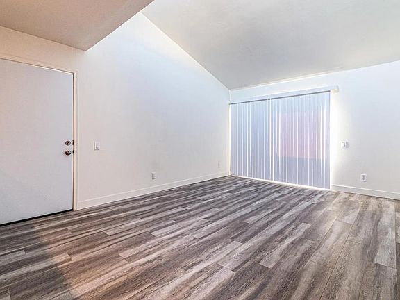 5th image of 3549 Castle Glen Dr Unit 201