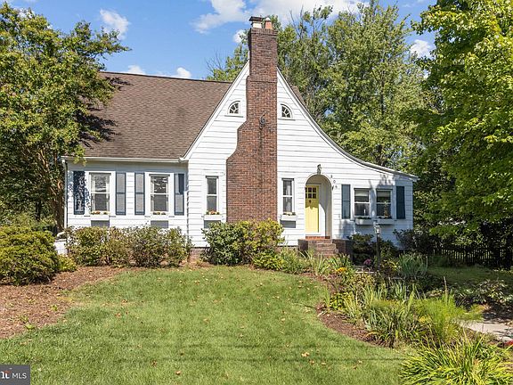 2nd image of 206 Park Dr
