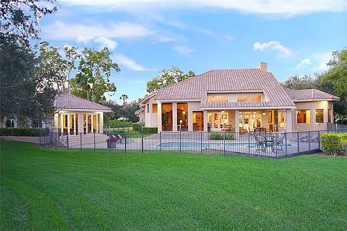 3190 Willow Ln Photo 1