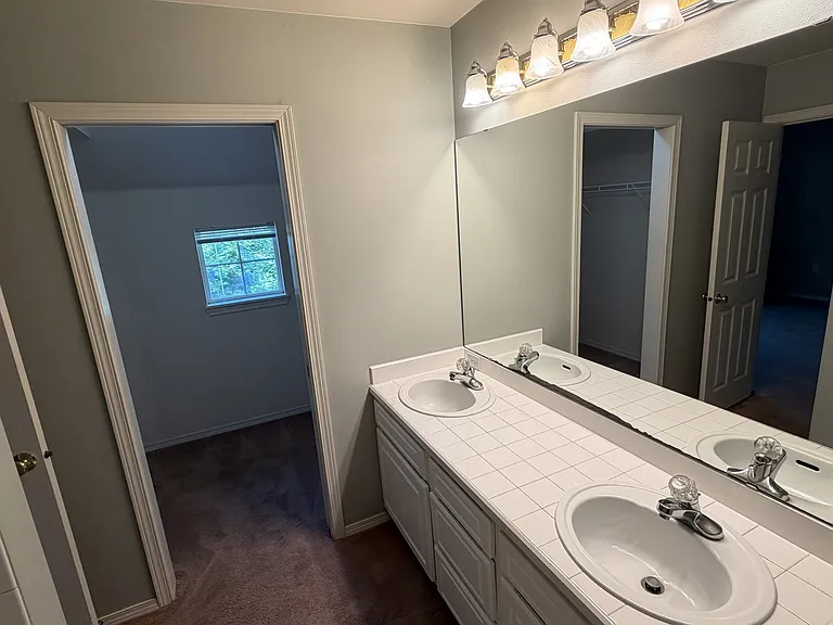22651 NE 4th Pl — Photo 33