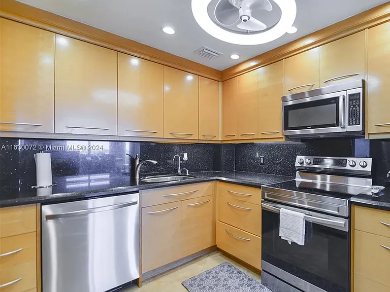 1985 S Ocean Dr #10E — Photo 12