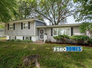 1539 Broadview Dr, Bettendorf, IA 52722