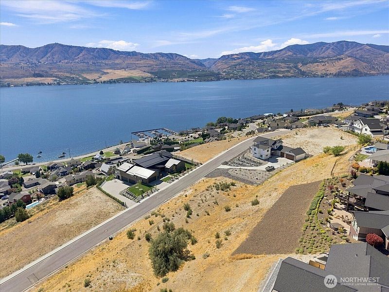 4th image of 127 Crystal Crest Drive