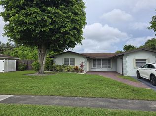 939 Hibiscus Dr, Royal Palm Beach, FL 33411