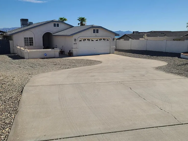 2010 Bombay Dr — Photo 3