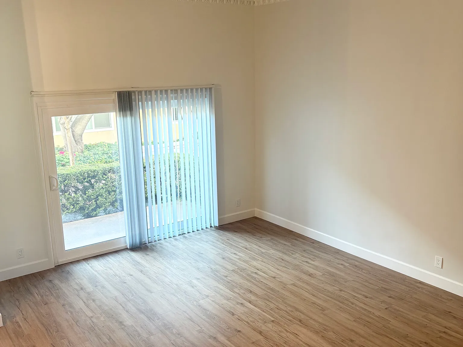 Apollo Apartments — Photo 1