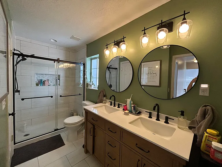 Jack and Jill bathroom - connects to master bedroom & hallway