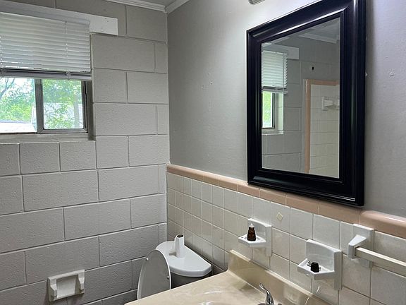 2nd image of 1500 Collegeview Ave #1