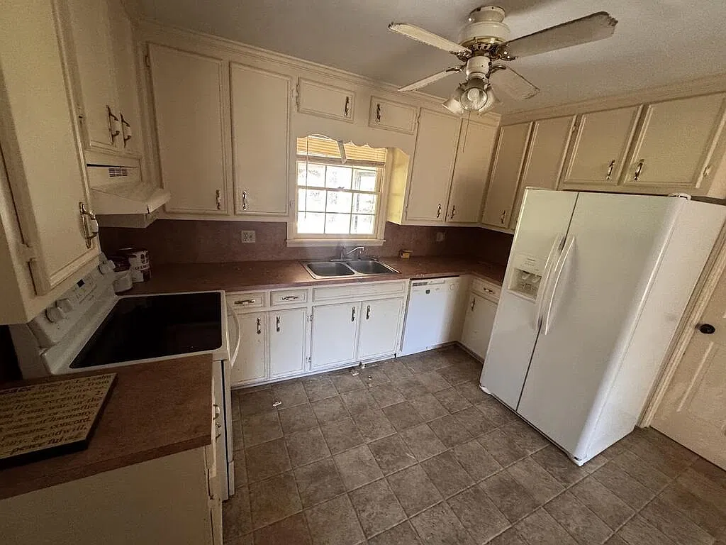 4 bed, 2.5 bath, 2108 sqft, $1,600 — Photo 3