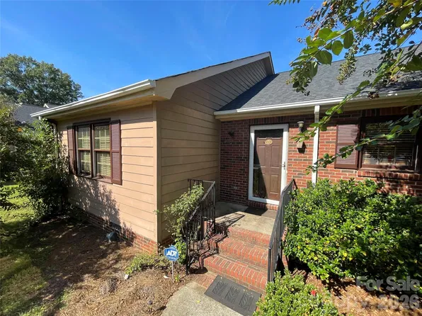 1300 Larchmont Pl APT 701, Salisbury, NC 28144