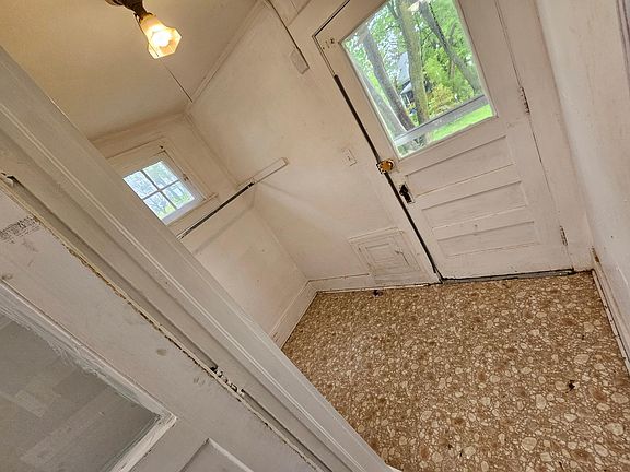 5th image of 110 Schuler St #1