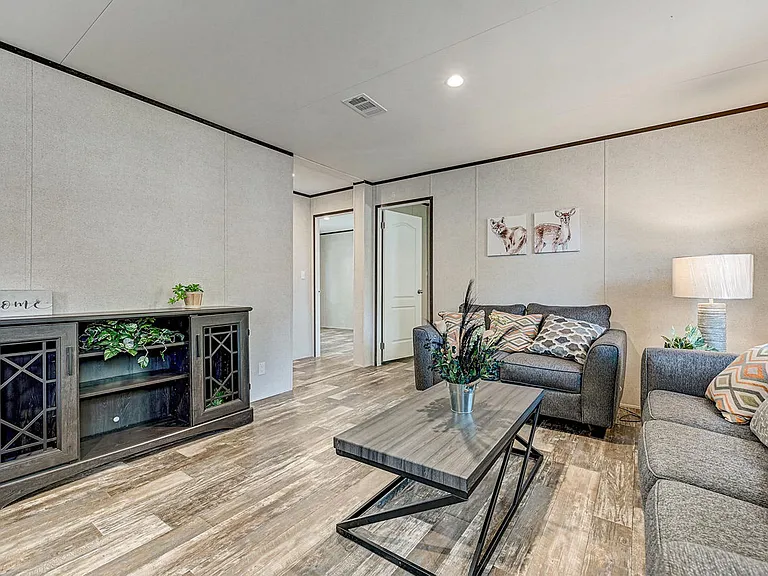 1601 E Slaughter Ln — Photo 39