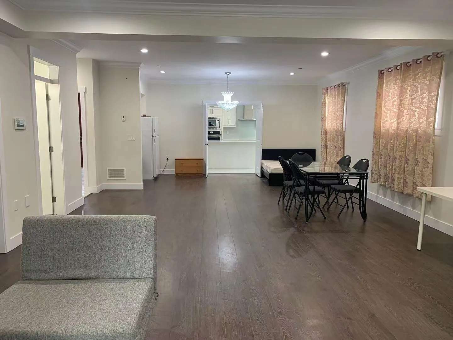 4 bed, 2900 sqft, $5,600 — Photo 1