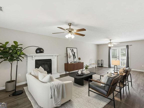 2nd image of 284 Oak Rdg