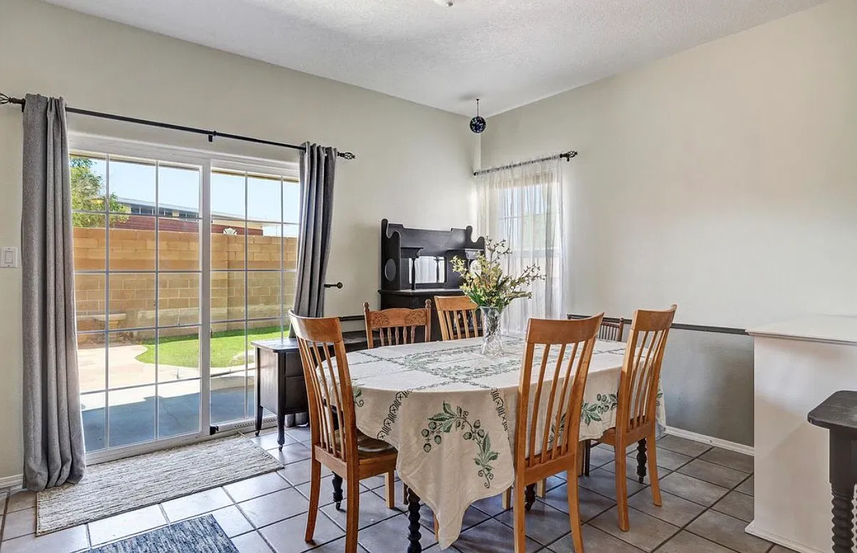 4 bed, 2.5 bath, 1911 sqft, $2,900 — Photo 3