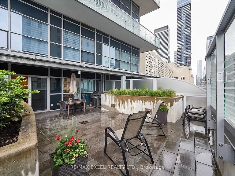 386 Yonge St #503 — Photo 27