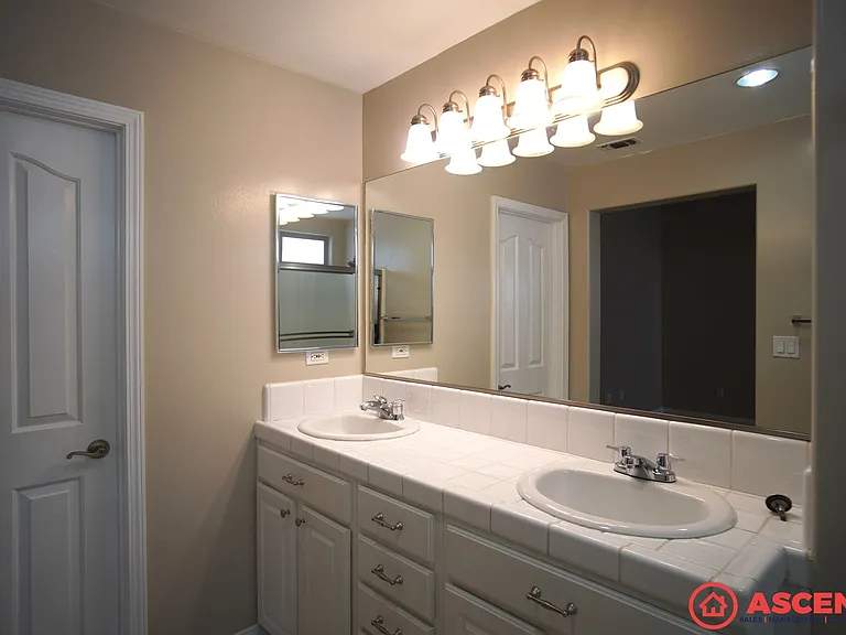 12708 Beechfield Dr — Photo 9