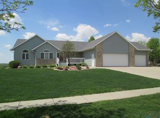201 S Country Club Ave, Brandon, SD 57005