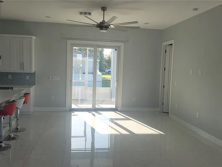 653 Foxchase Dr — Photo 9