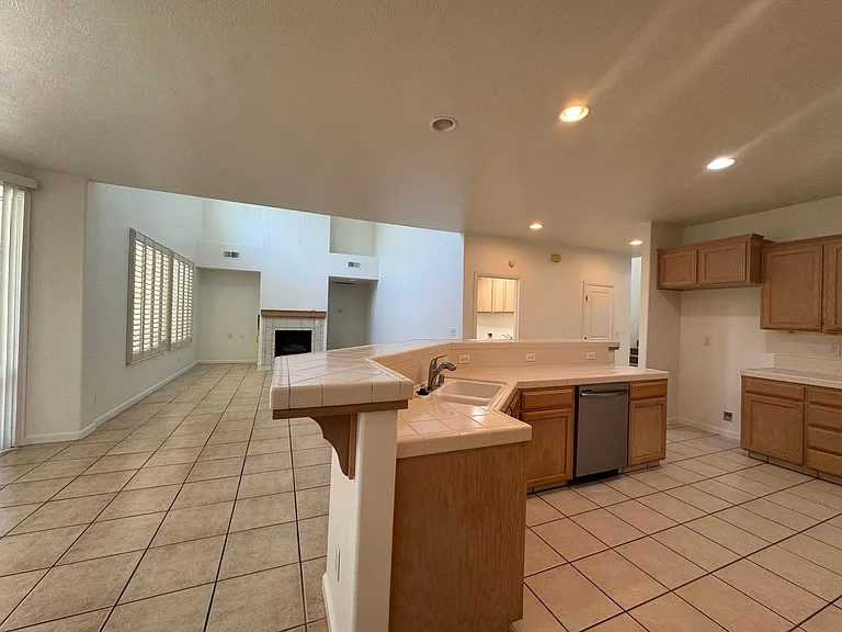 5781 E Kaviland Ave — Photo 7