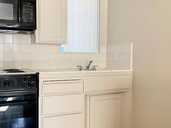 4th image of 2095 Lincoln Ave #32