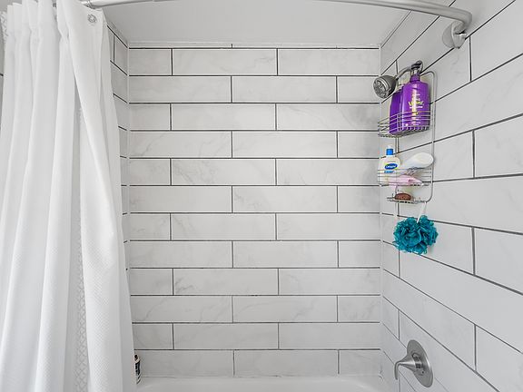 3rd image of 4422 McPherson Ave #205