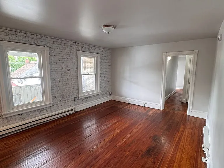 917 W Liberty St — Photo 6