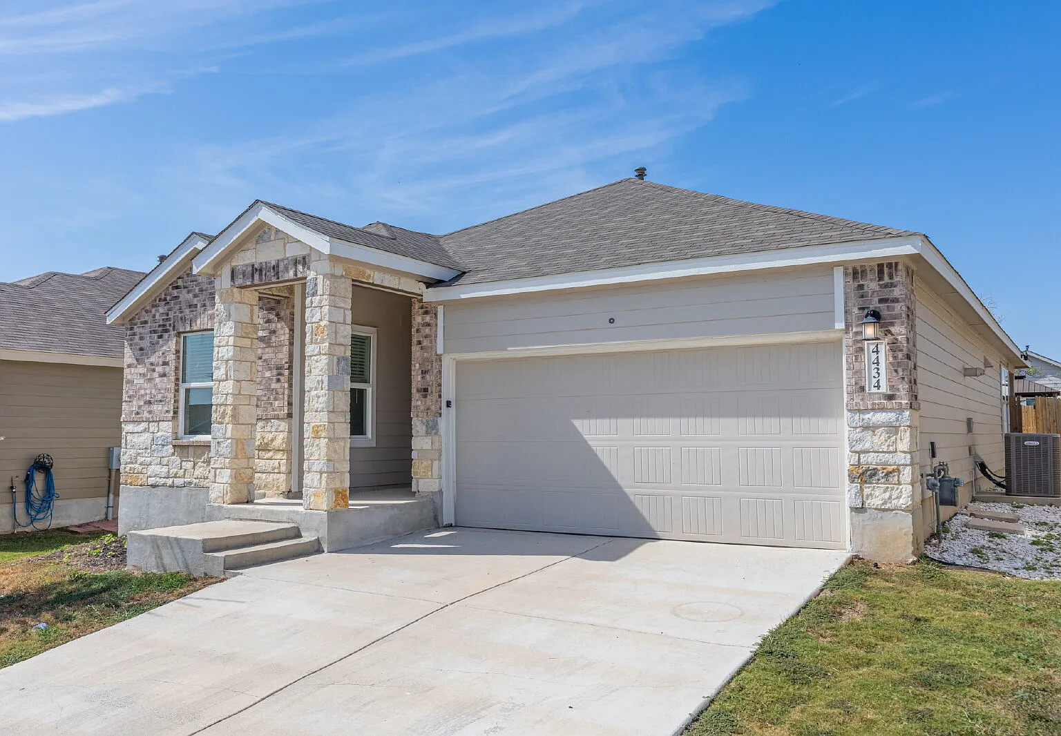 3 bed, 2.0 bath, 1410 sqft, $1,985 — Photo 2