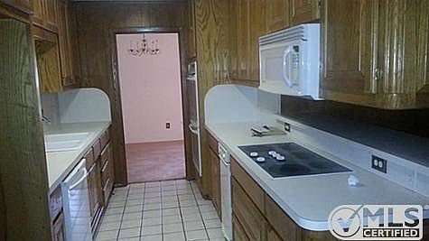 4th image of 2004 SE 10th St