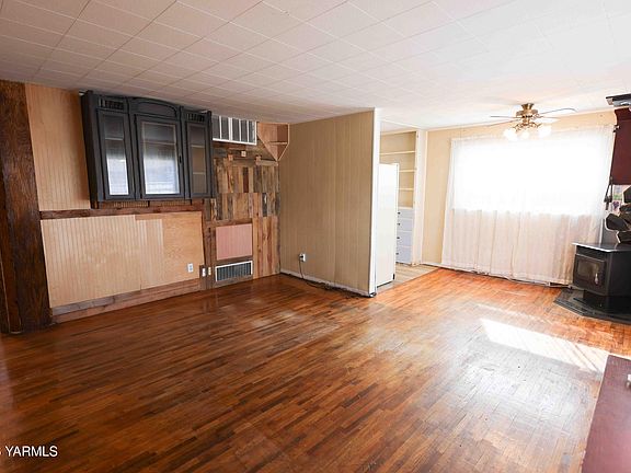 5th image of 2702 Englewood Ave