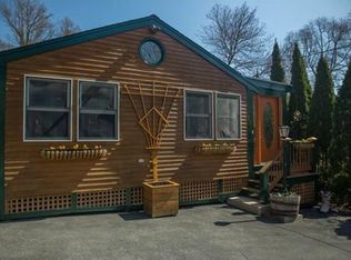 13 Brooks Rd, Gloucester, MA 01930