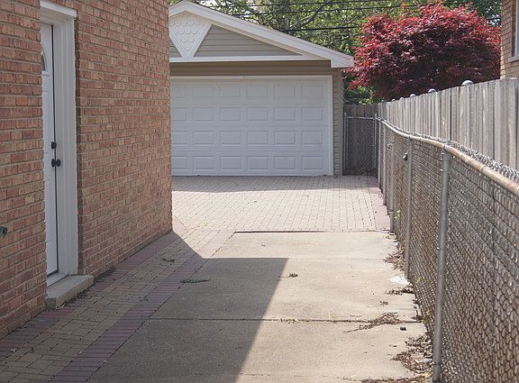 5th image of 9704 Nashville Ave