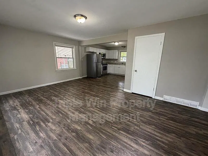 3 bed, 1.0 bath, 936 sqft, $1,500 — Photo 3