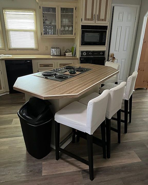 Kitchen island w/stove