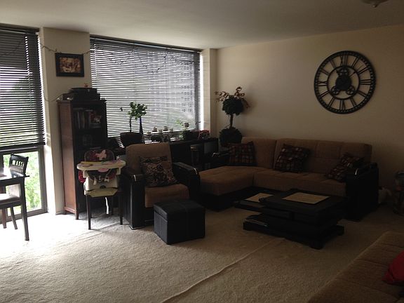 2nd image of 4343 N Clarendon Ave APT 612