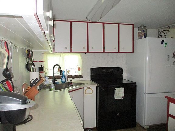 4th image of 38513 WILLOUGHBY DRIVE