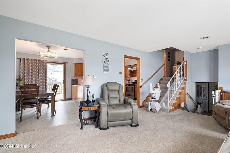 5th image of 2056 Rensselaer Avenue