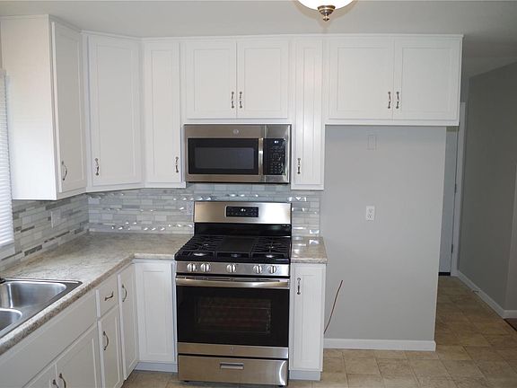 3rd image of 3025 Durwood Dr