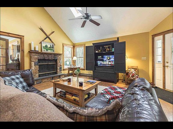 2nd image of 116 Cayuga Rd